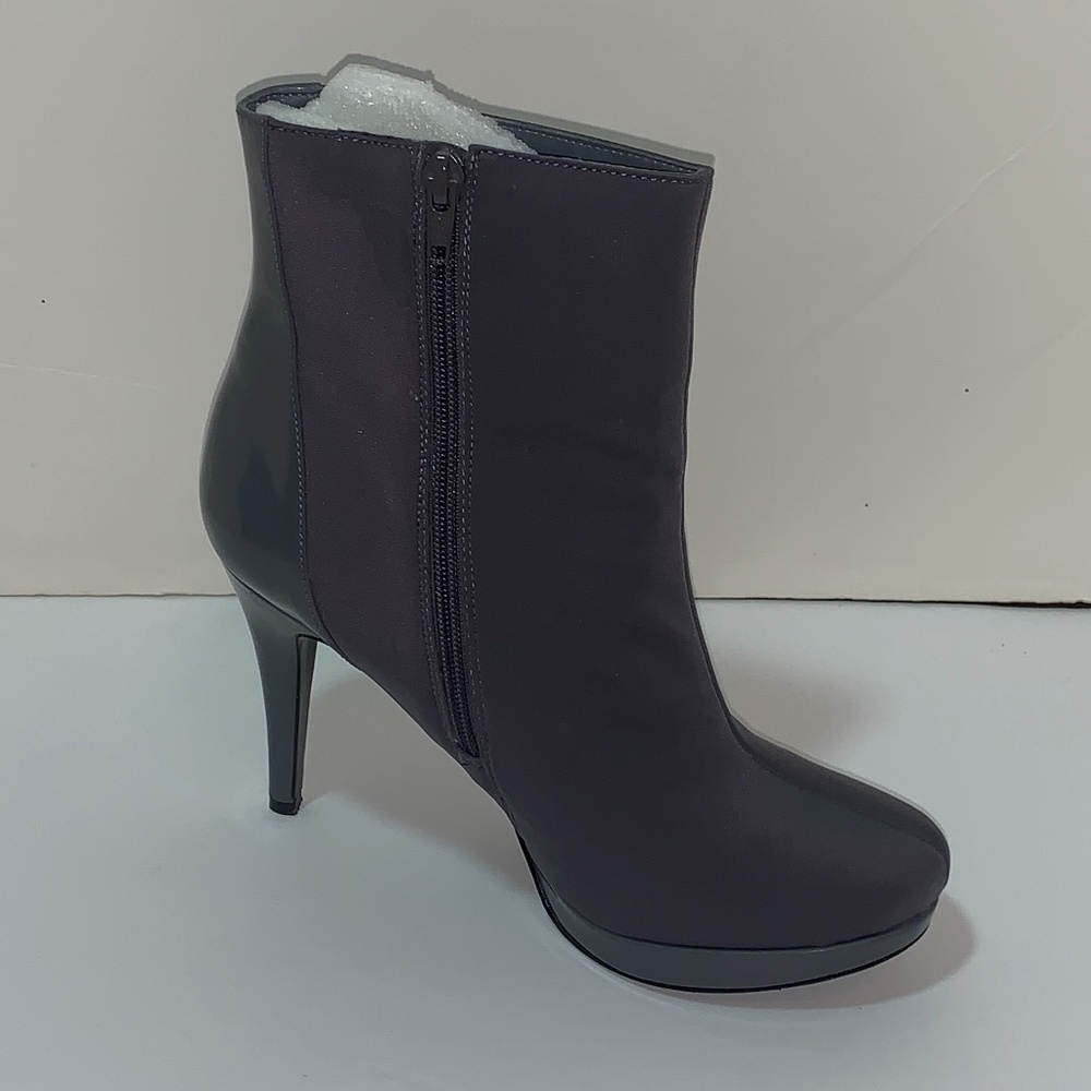 CHARLES BY CHARLES DAVID STILETTO BOOTS - SIZE 8M